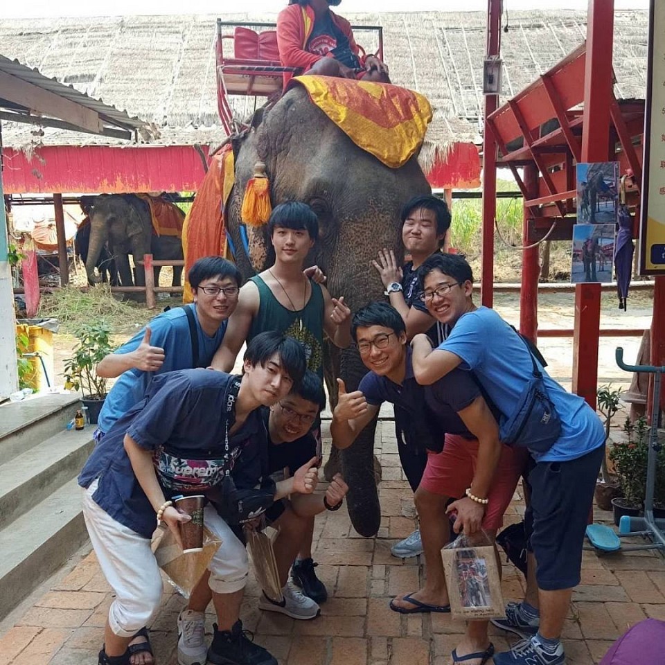 There are many places that our drivers can recommend and take people to visit the amazing places and it is another one of the amazing thailand.